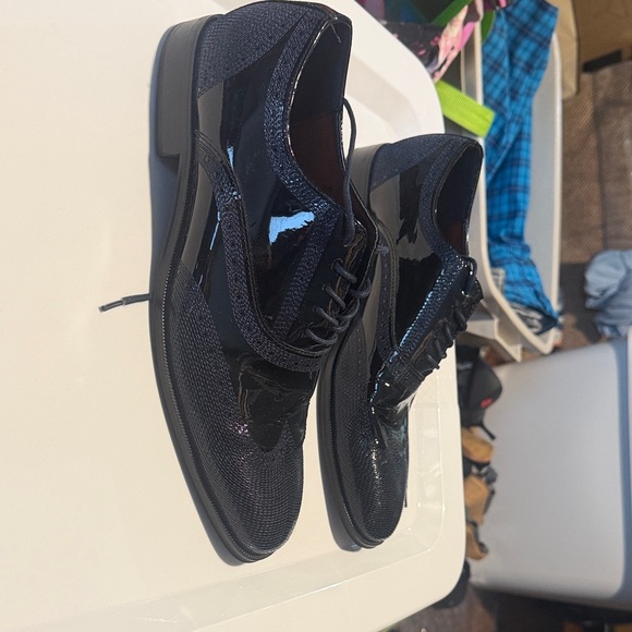 TALLIA Black  and Navy Patent Leather Oxfords